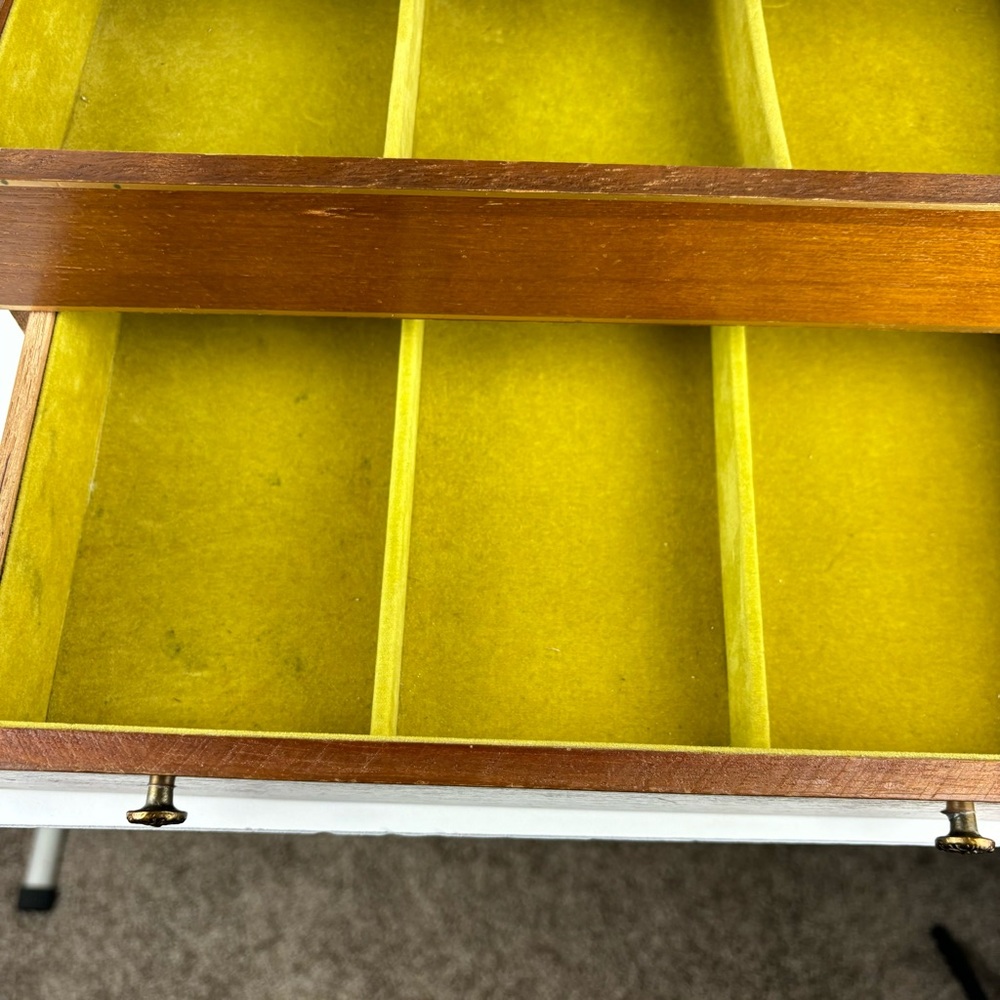 Vintage-MCM- Wooden Jewelry Box with-Chartreuse lining-1 drawer/lift top - Picture 5 of 15